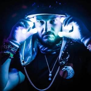 Meet your Posher, Connor